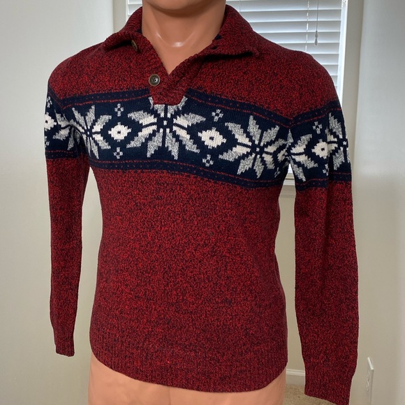 American Eagle Outfitters Other - American Eagle Men’s Sweater Red Ornament, size M